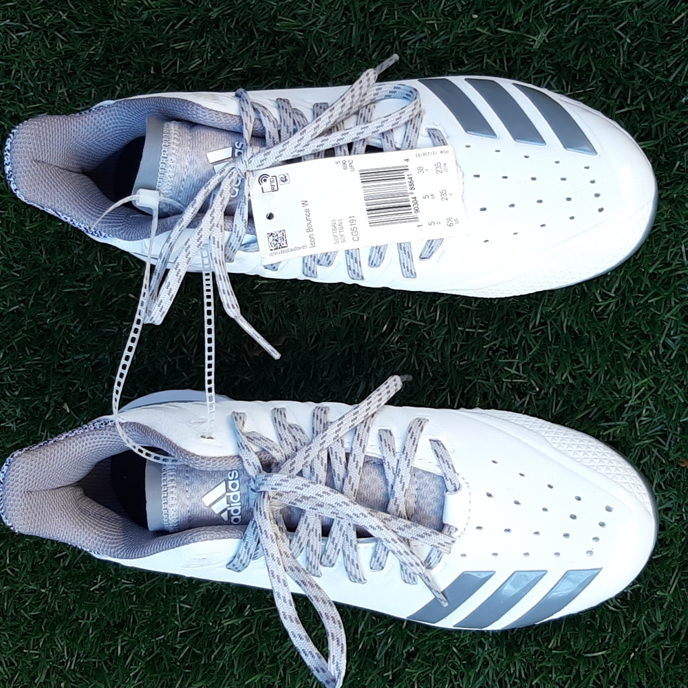 NWT Adidas Icon Bounce Softball cleats
